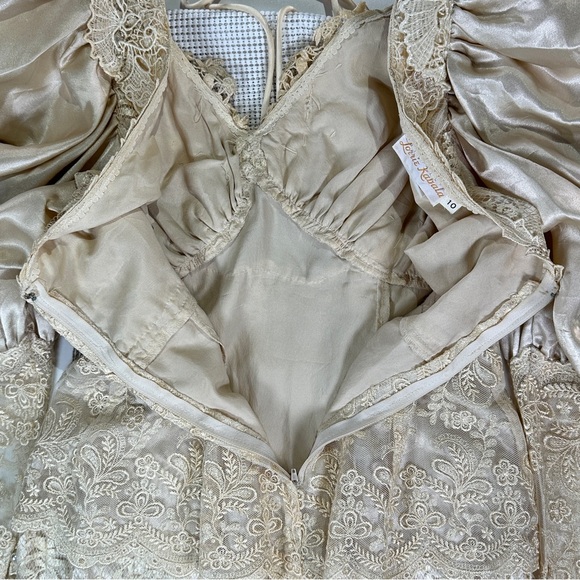 Lorrie Kabala vintage lace gown puff sleeve mermaid ivory size 10 - Picture 10 of 16